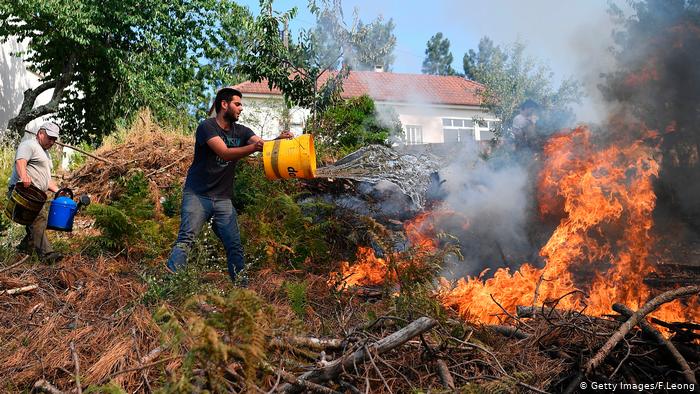Portugal Waldbrände Feuerwehr Anwohner (Getty Images/F.Leong)