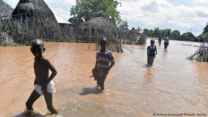 Floods in Kenya (picture alliance/AP Photo/A. Kasuku)